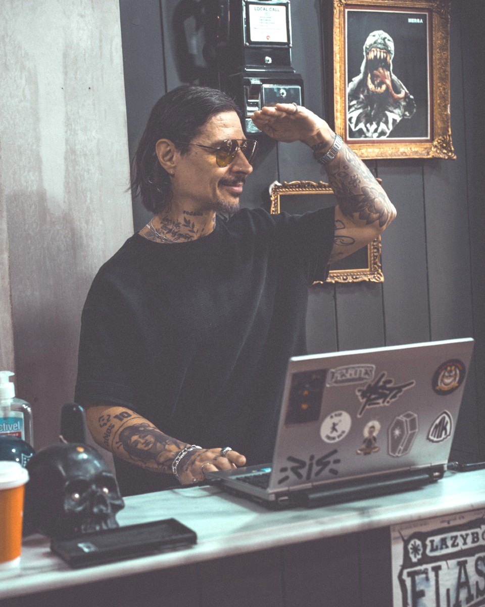 Ο Νότης, ιδιοκτήτης του Mister No Barber Crew
